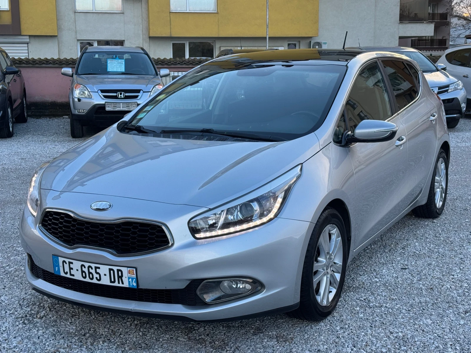 Kia Ceed 1, 6 CRDi* РЕАЛНИ КМ* ПАНОРАМА* EURO 5B, снимка 1