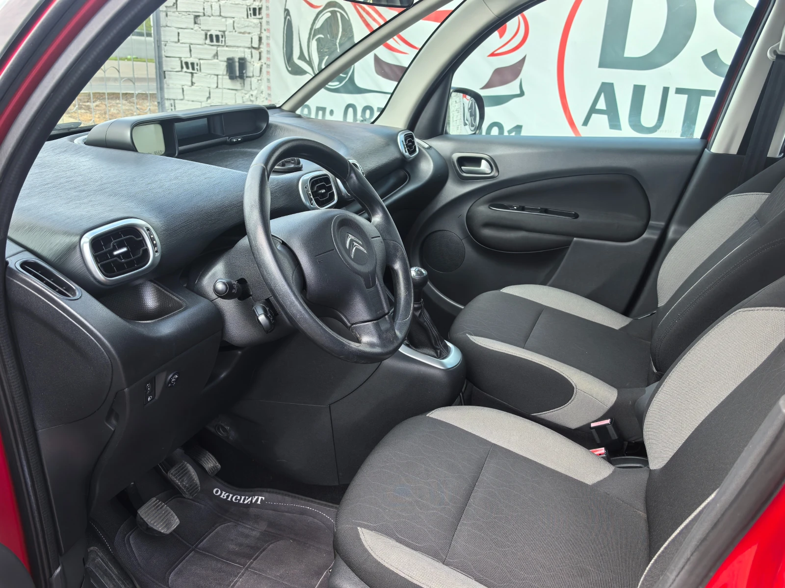 Citroen C3 Picasso 1.4i ГАЗ 123000км - изображение 9
