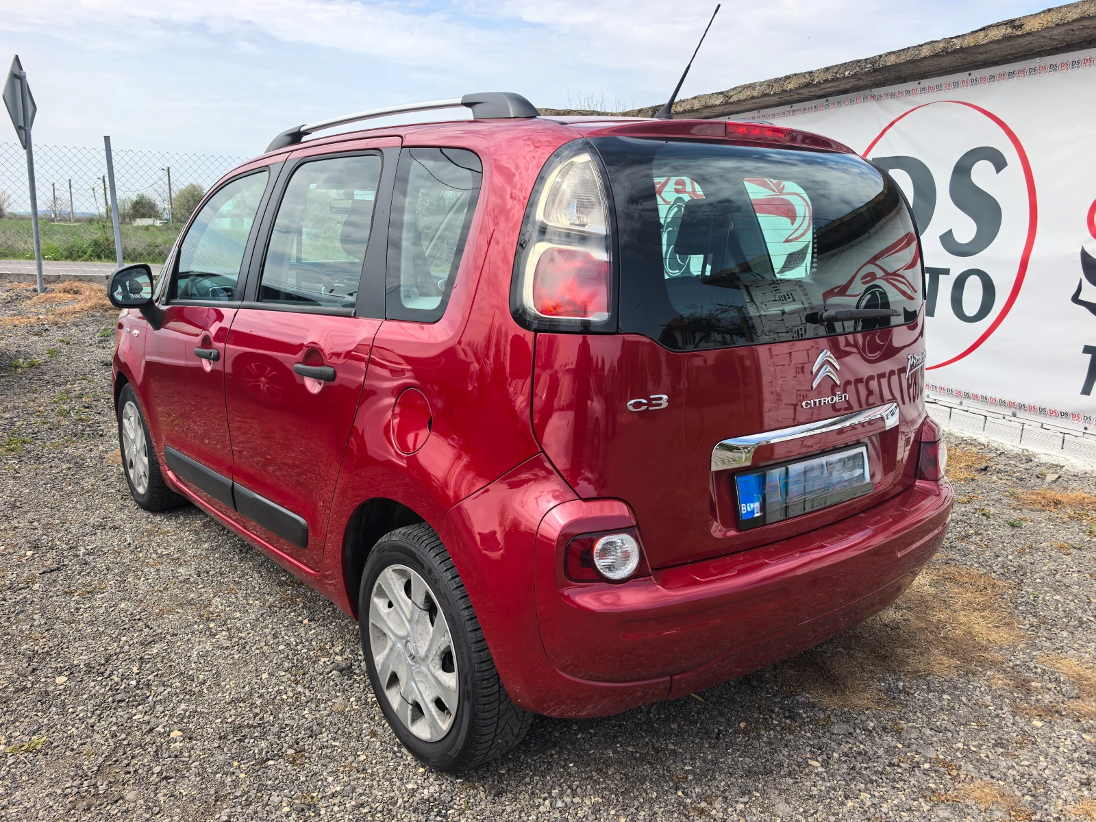 Citroen C3 Picasso 1.4i ГАЗ 123000км - изображение 3