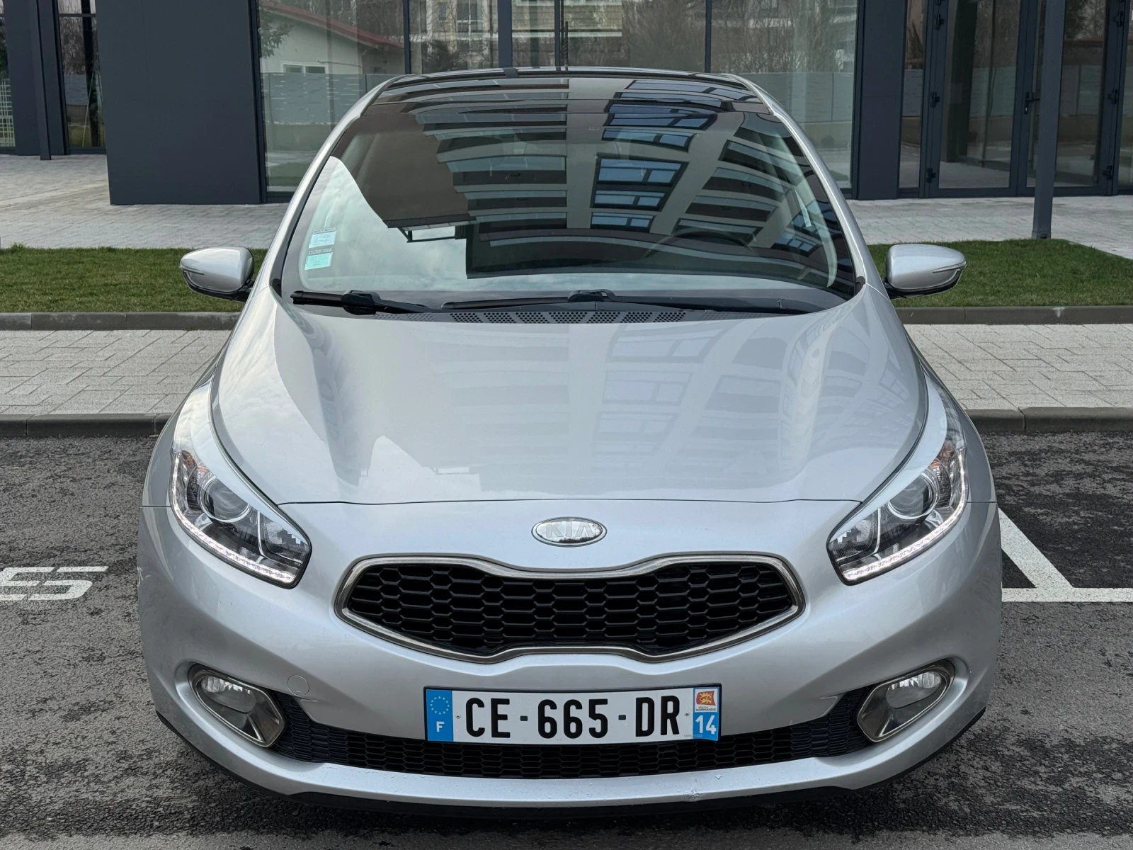 Kia Ceed 1, 6 CRDi* РЕАЛНИ КМ* ПАНОРАМА* EURO 5B - изображение 3