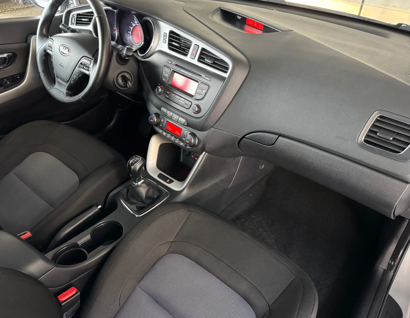 Kia Ceed 1, 6 CRDi* ������ ��* ��������* EURO 5B | Mobile.bg � ����������� 12