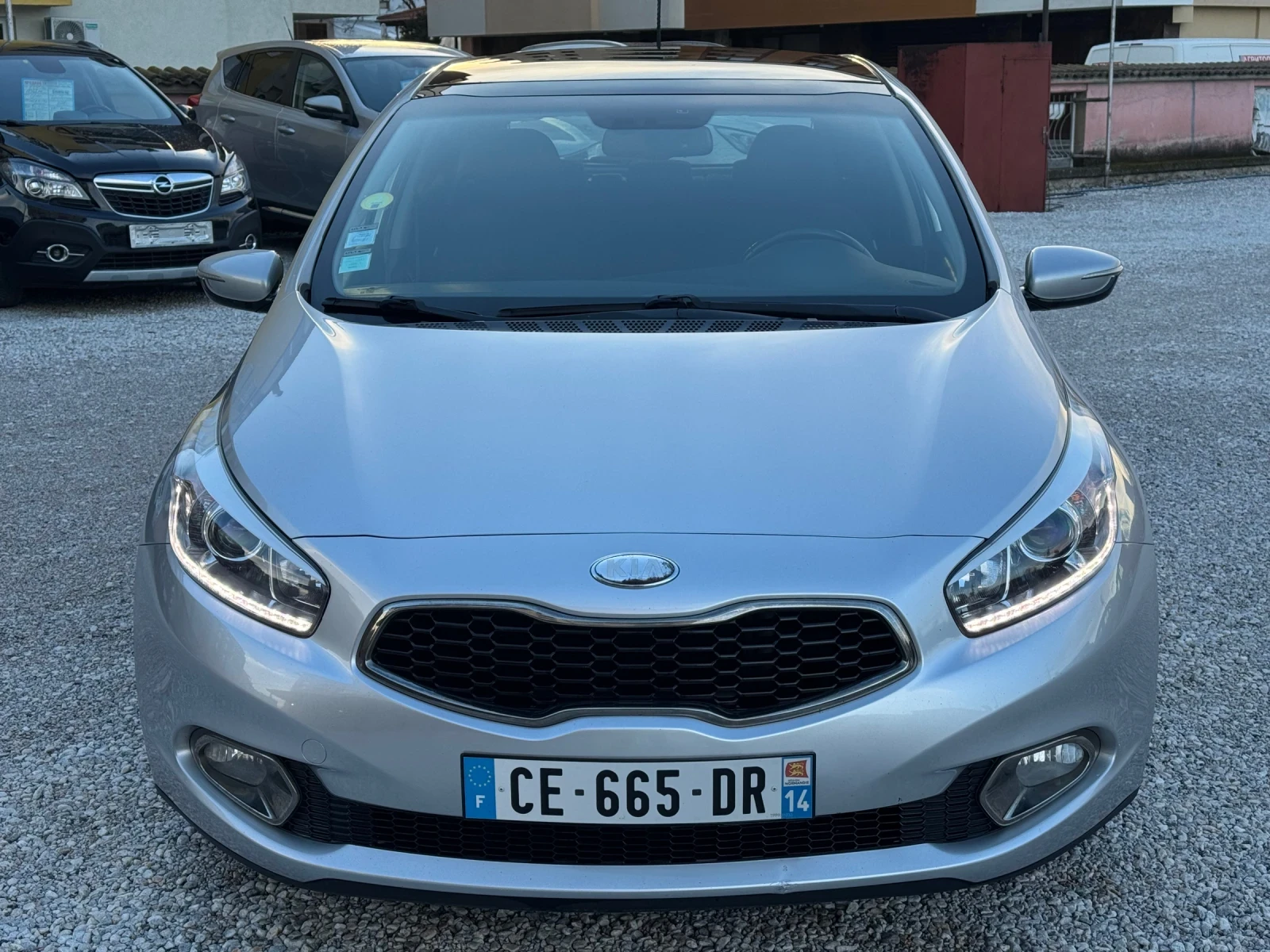 Kia Ceed 1, 6 CRDi* РЕАЛНИ КМ* ПАНОРАМА* EURO 5B - изображение 3