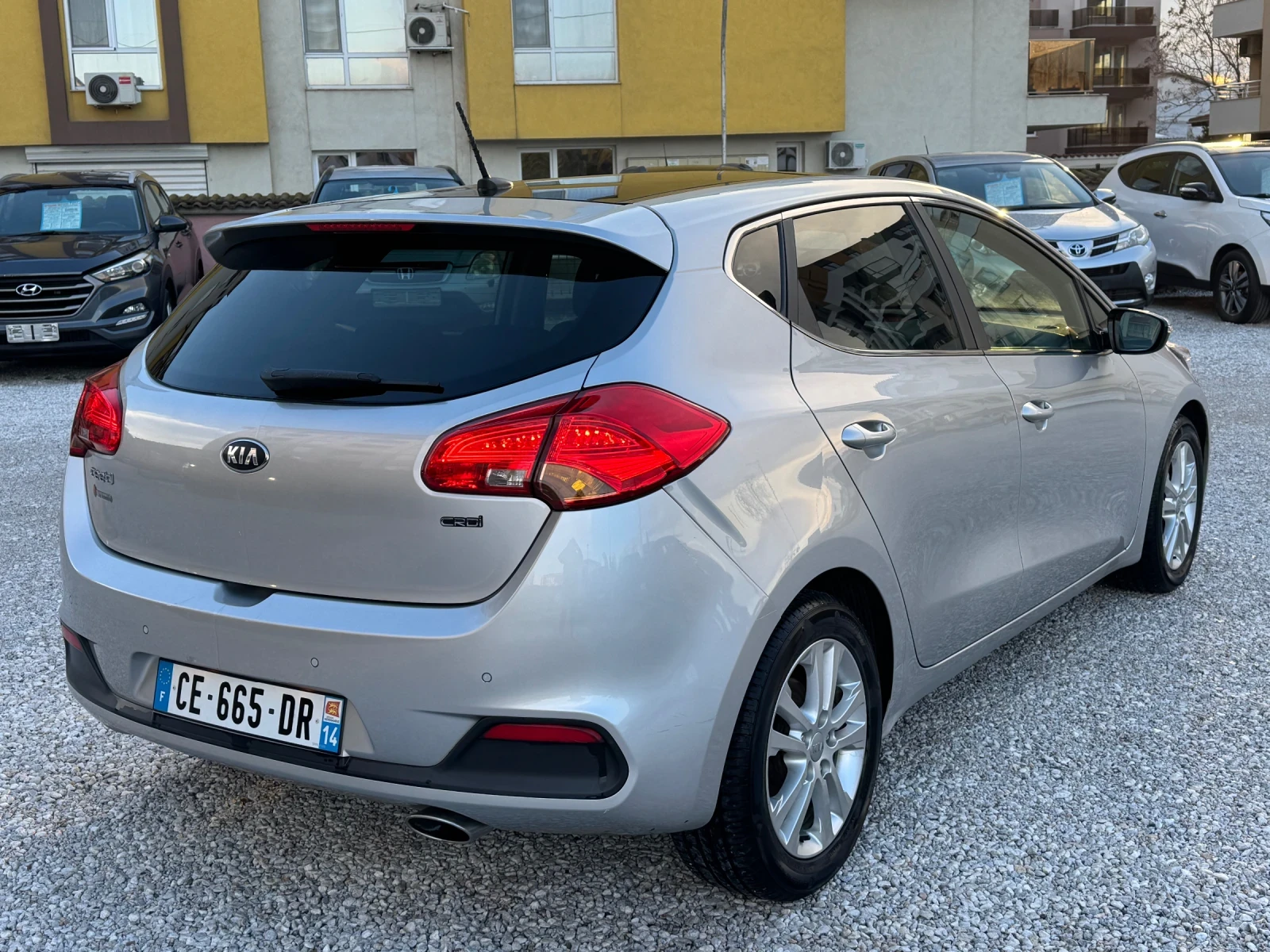 Kia Ceed 1, 6 CRDi* РЕАЛНИ КМ* ПАНОРАМА* EURO 5B - изображение 7