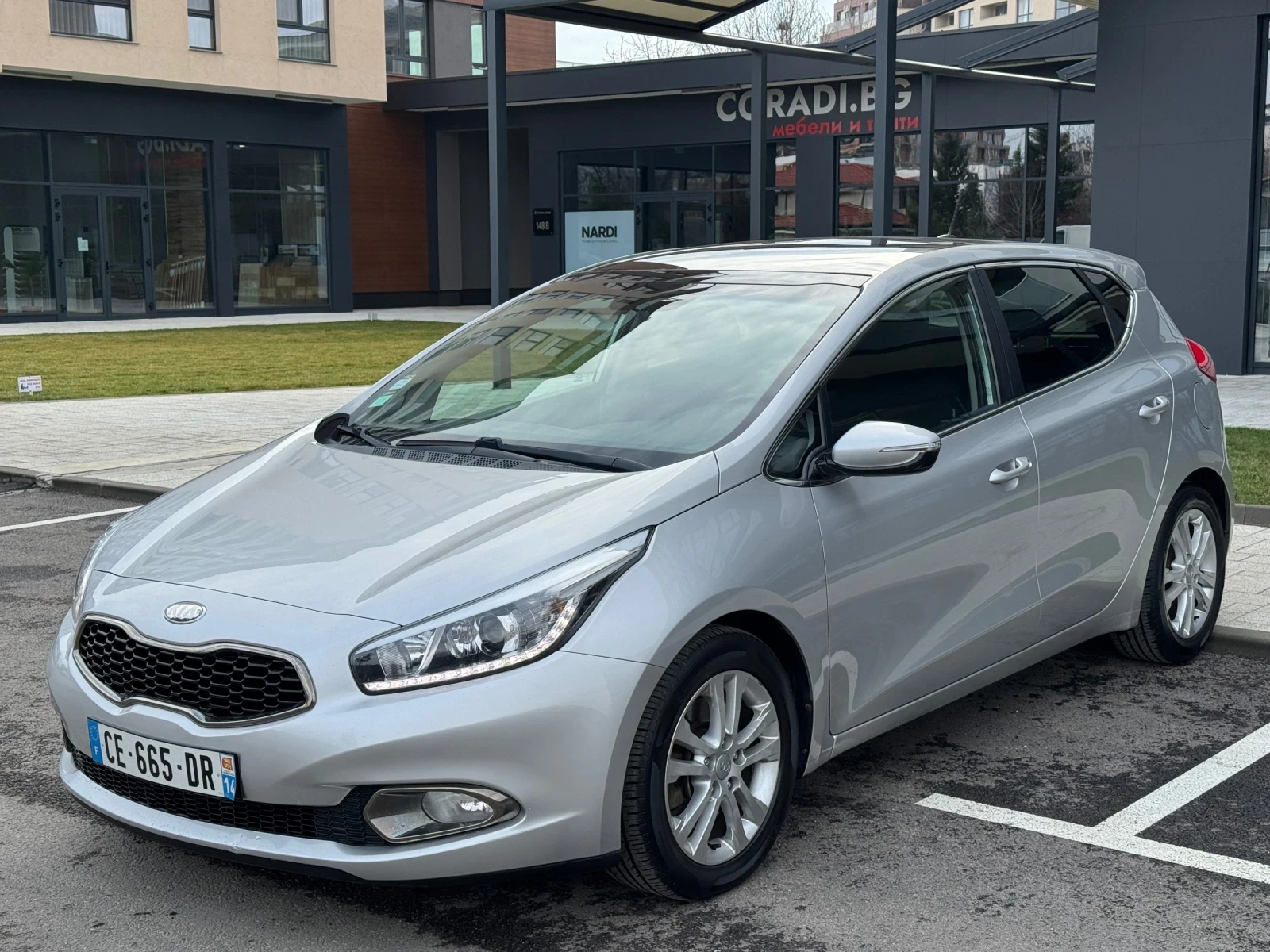 Kia Ceed 1, 6 CRDi* РЕАЛНИ КМ* ПАНОРАМА* EURO 5B - изображение 2