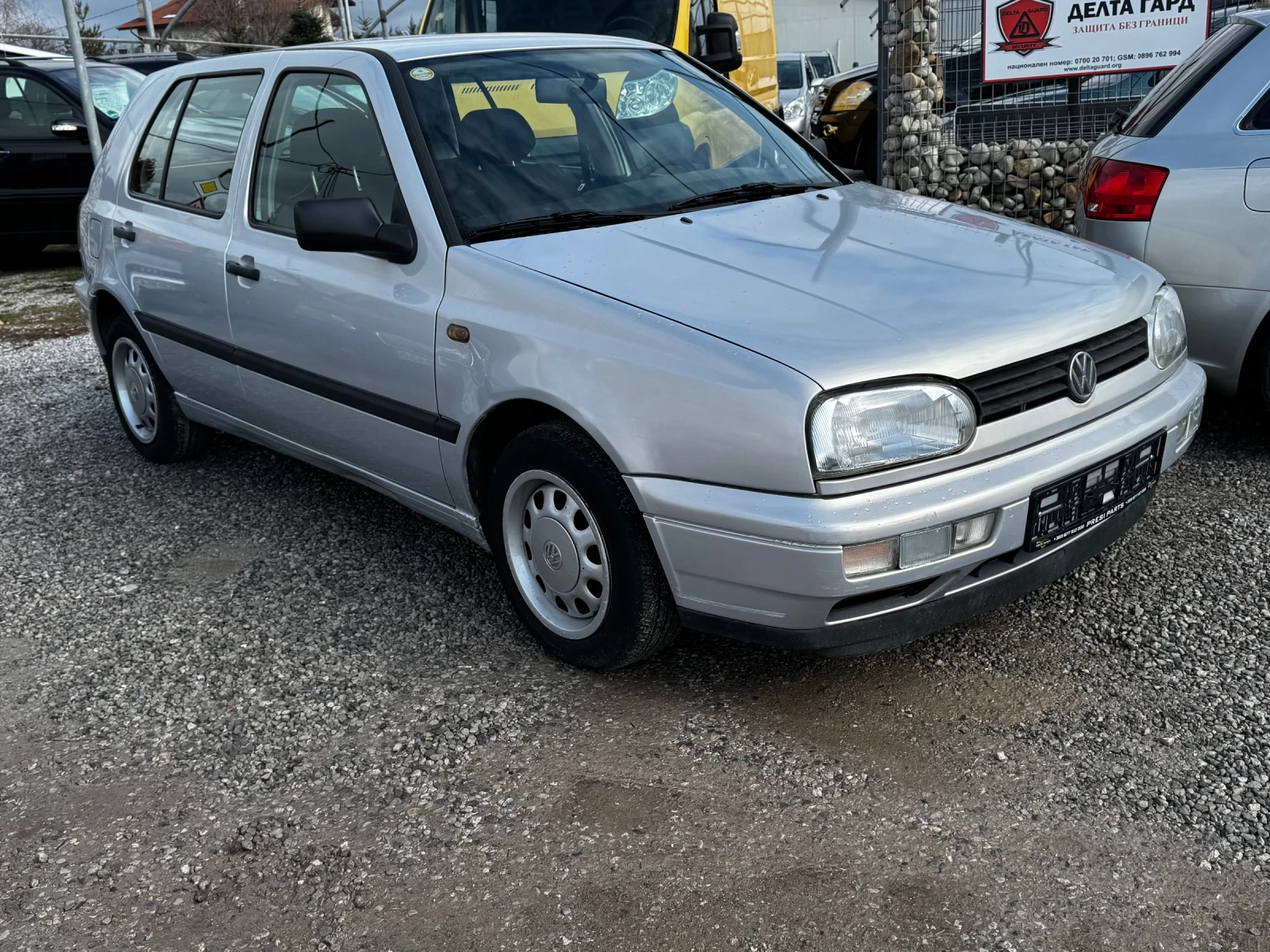VW Golf 1.6/75к.с КЛИМАТИК* ИТАЛИЯ* RECARO - изображение 4
