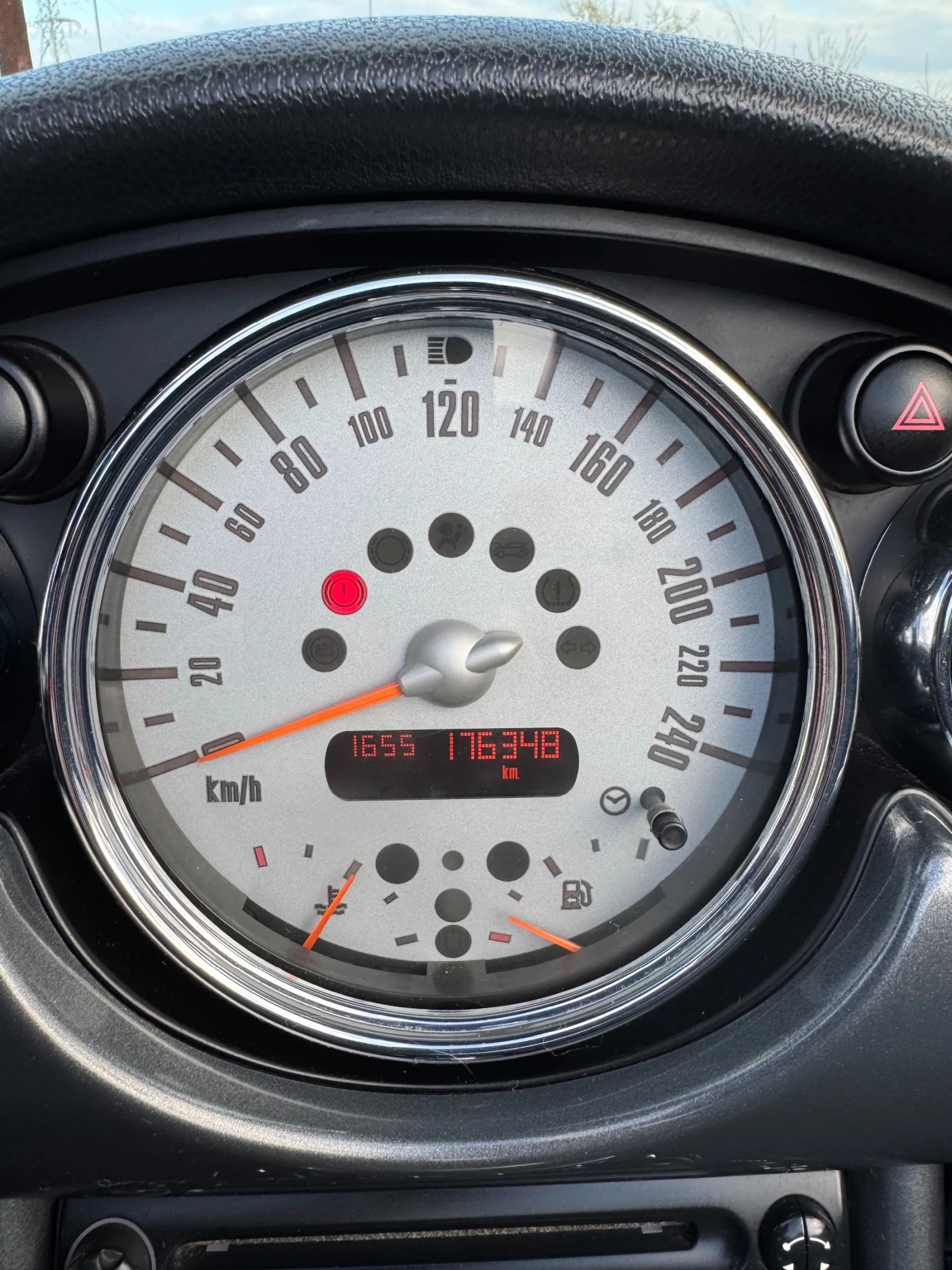 Mini One cabrio Кабрио, снимка 15 - Автомобили и джипове - 53747373