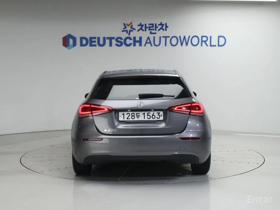 Mercedes-Benz A 220, снимка 5 - Автомобили и джипове - 54833329