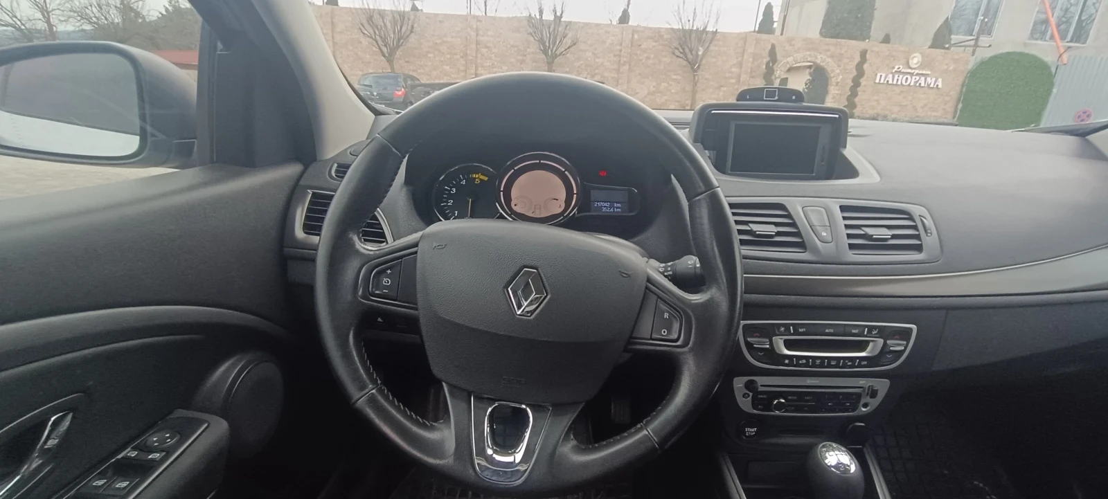 Renault Megane 1.5 DCI, снимка 10 - Автомобили и джипове - 54945653