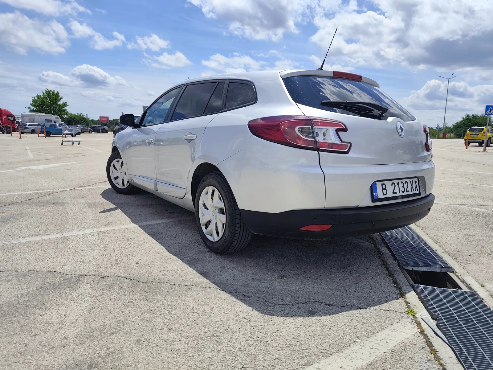 Renault Megane 1.5 DCI, снимка 6 - Автомобили и джипове - 54945653