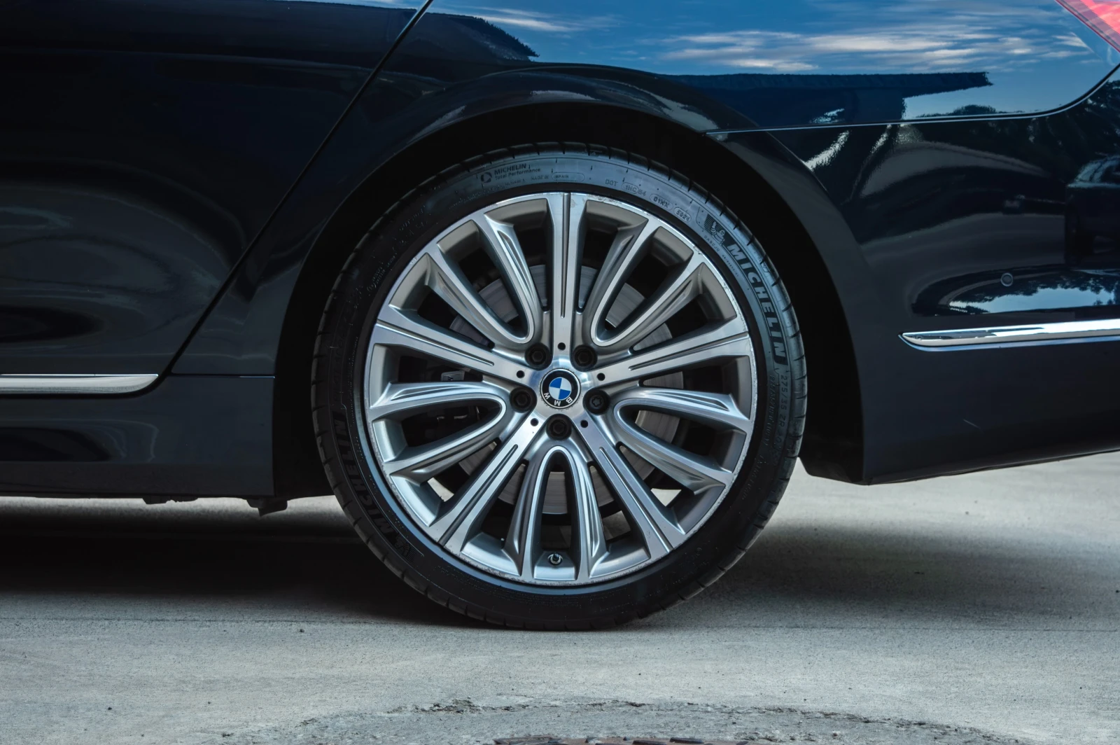 BMW 750 i xDrive , снимка 17 - Автомобили и джипове - 55129741