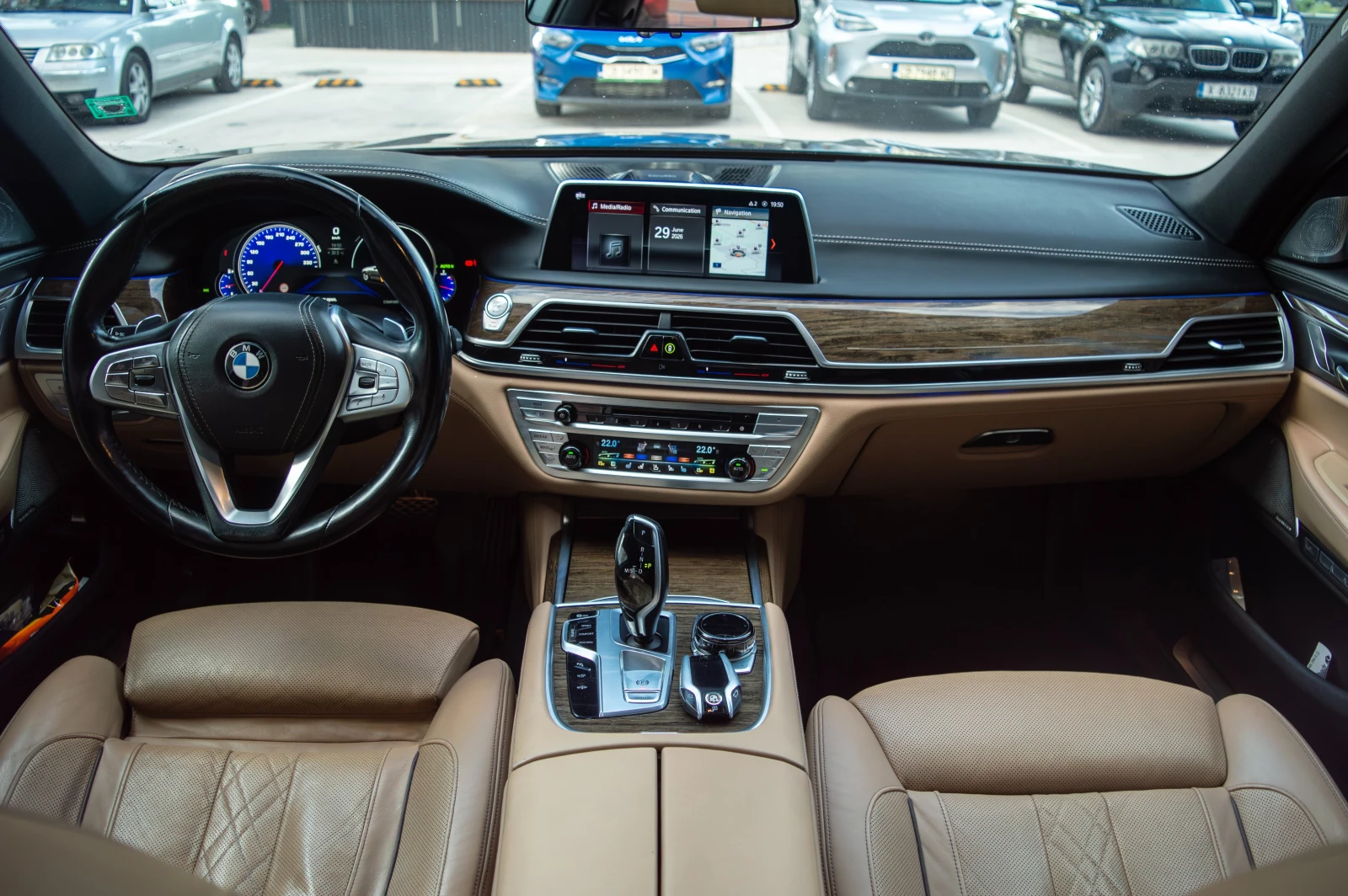 BMW 750 i xDrive , снимка 8 - Автомобили и джипове - 55129741