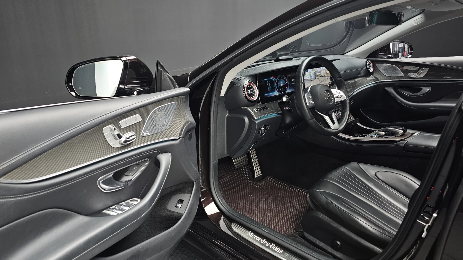 Mercedes-Benz CLS 300 BLIND SPOT* ЕЛ. БАГАЖНИК* HUD* ЛЮК* КРАЙНА ЦЕНА, снимка 11 - Автомобили и джипове - 55435393