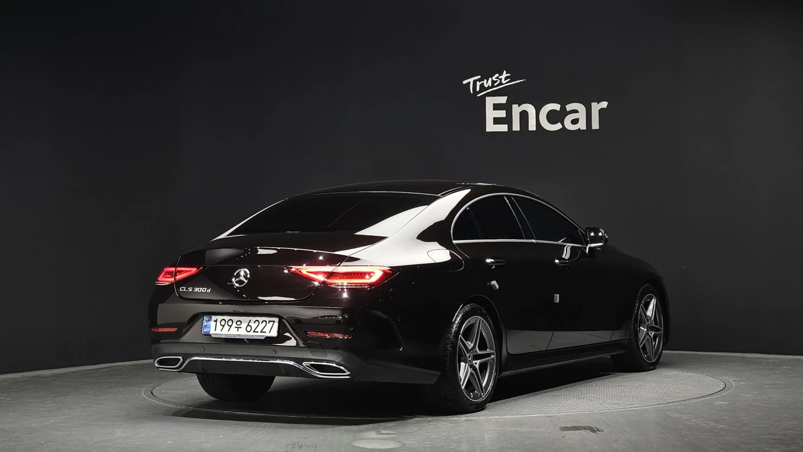 Mercedes-Benz CLS 300 BLIND SPOT* ЕЛ. БАГАЖНИК* HUD* ЛЮК* КРАЙНА ЦЕНА, снимка 2 - Автомобили и джипове - 55435393