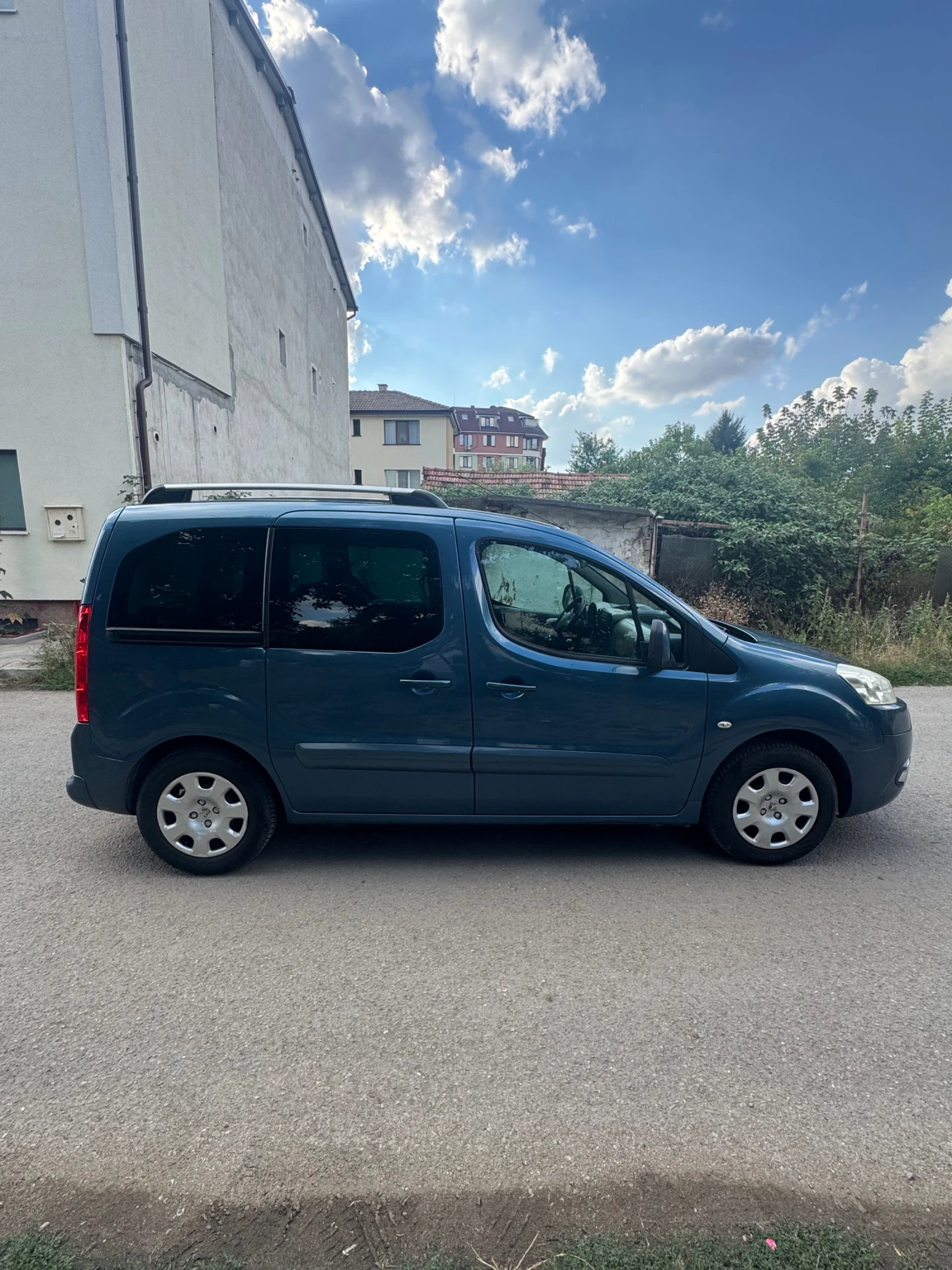 Peugeot Partner 1.6i 2011, снимка 5 - Автомобили и джипове - 55838475