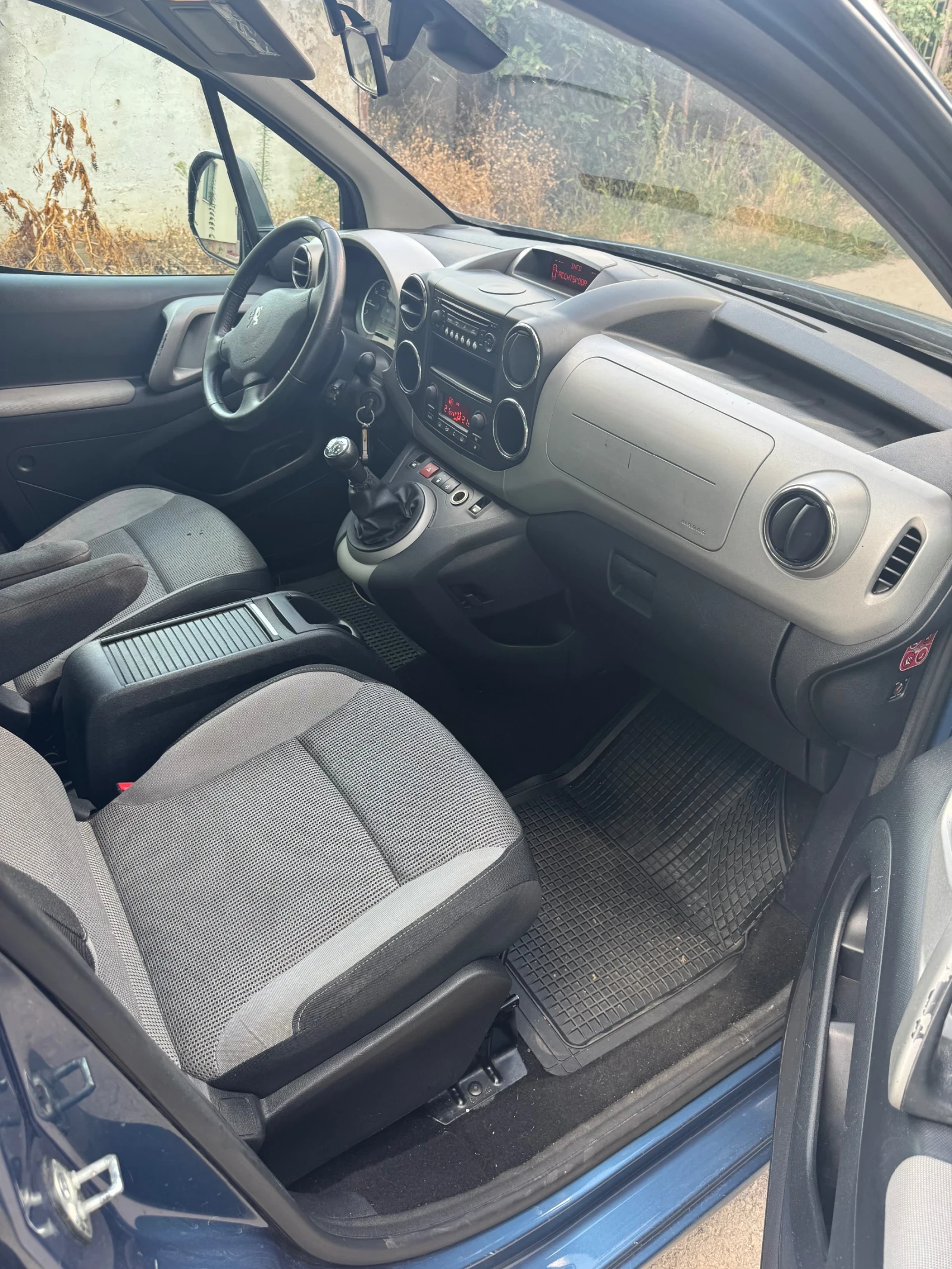 Peugeot Partner 1.6i 2011, снимка 12 - Автомобили и джипове - 55838475