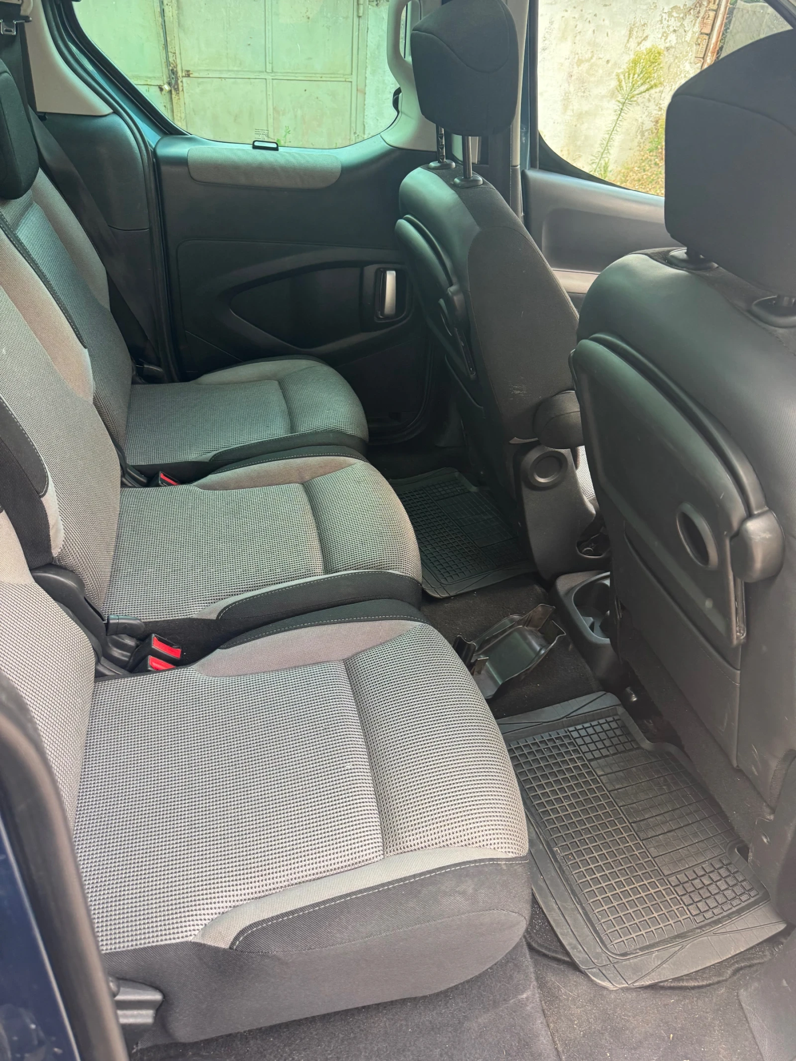 Peugeot Partner 1.6i 2011, снимка 13 - Автомобили и джипове - 55838475