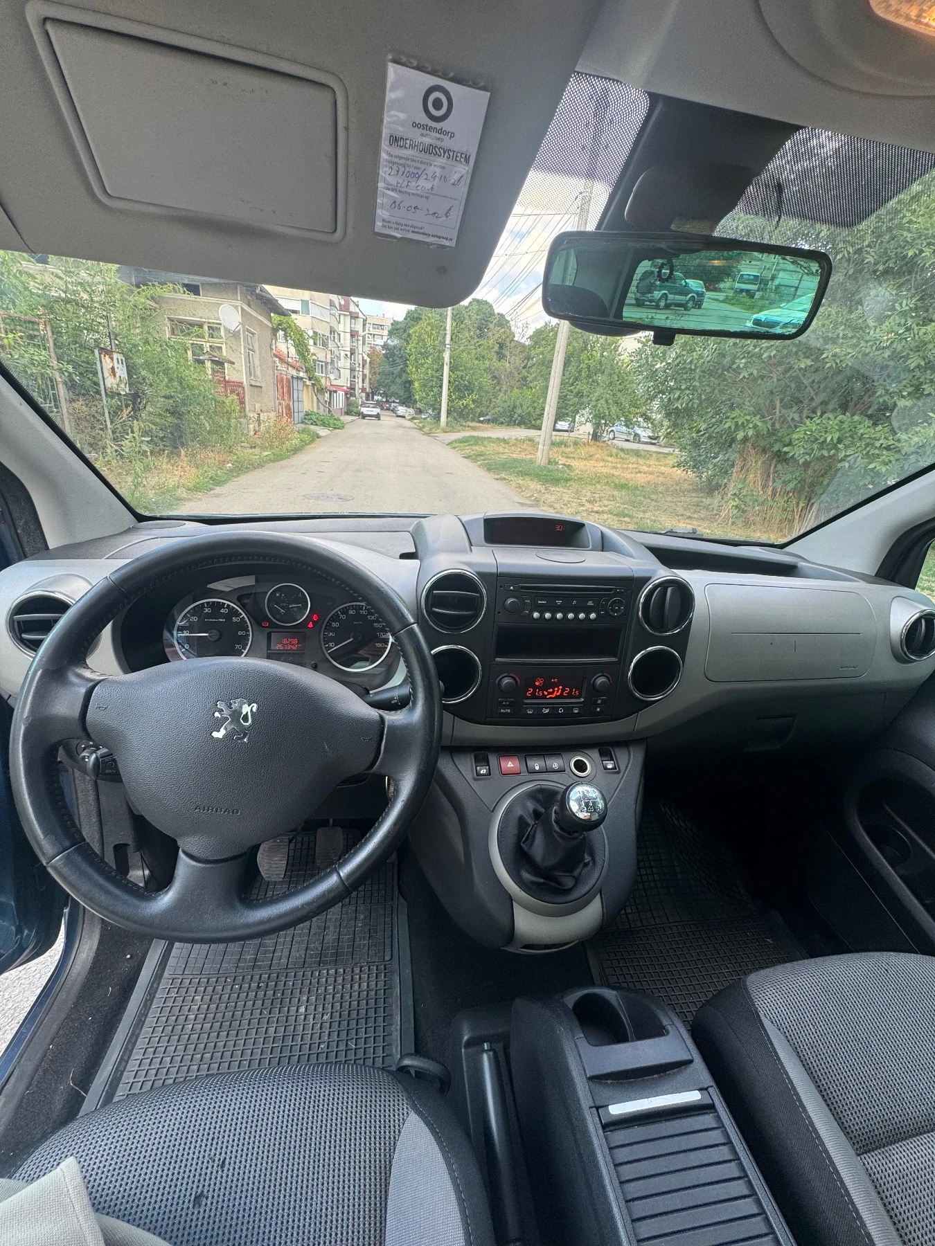 Peugeot Partner 1.6i 2011, снимка 10 - Автомобили и джипове - 55838475