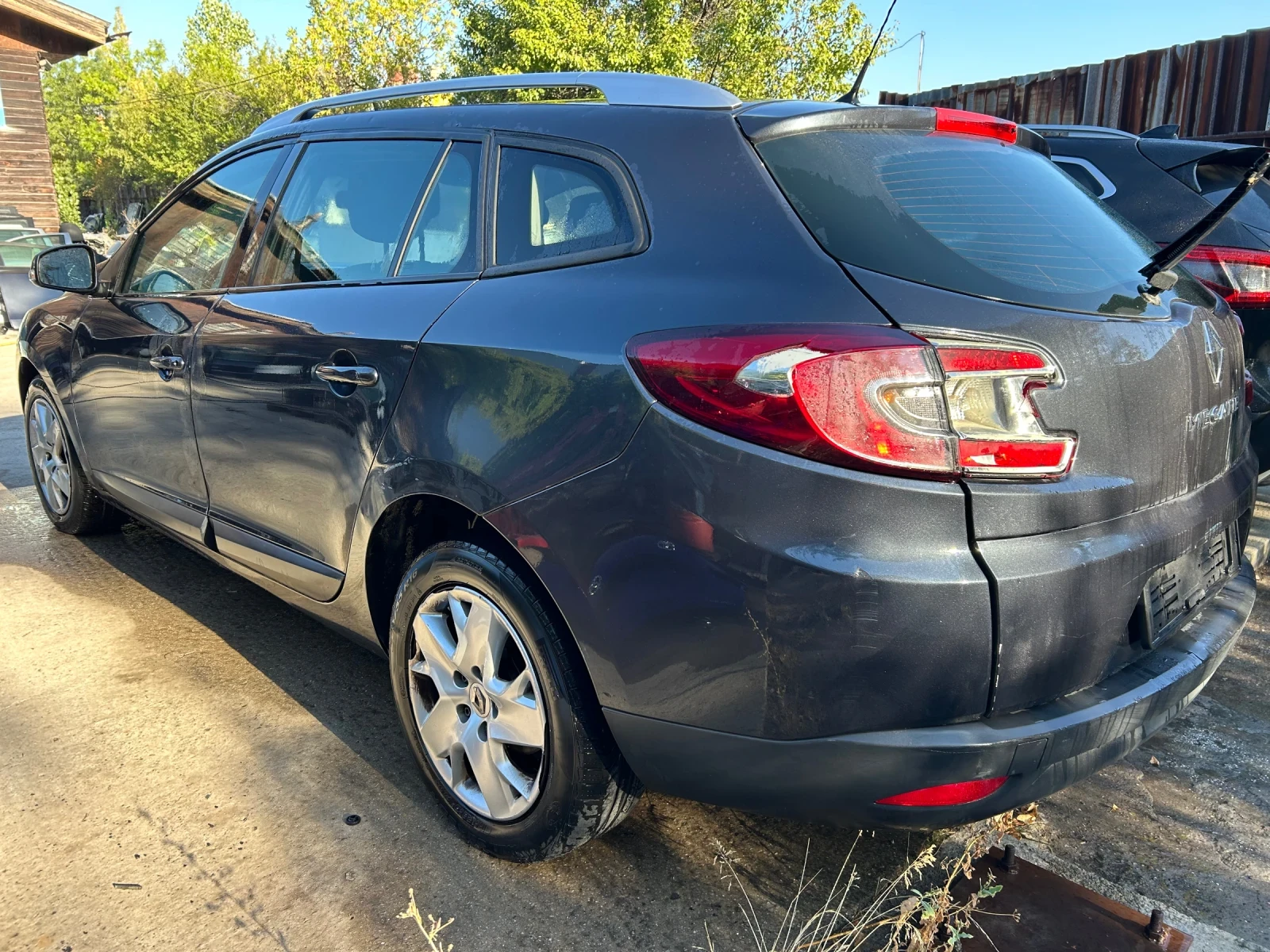 Renault Megane 1.5 dci, снимка 3 - Автомобили и джипове - 55989875