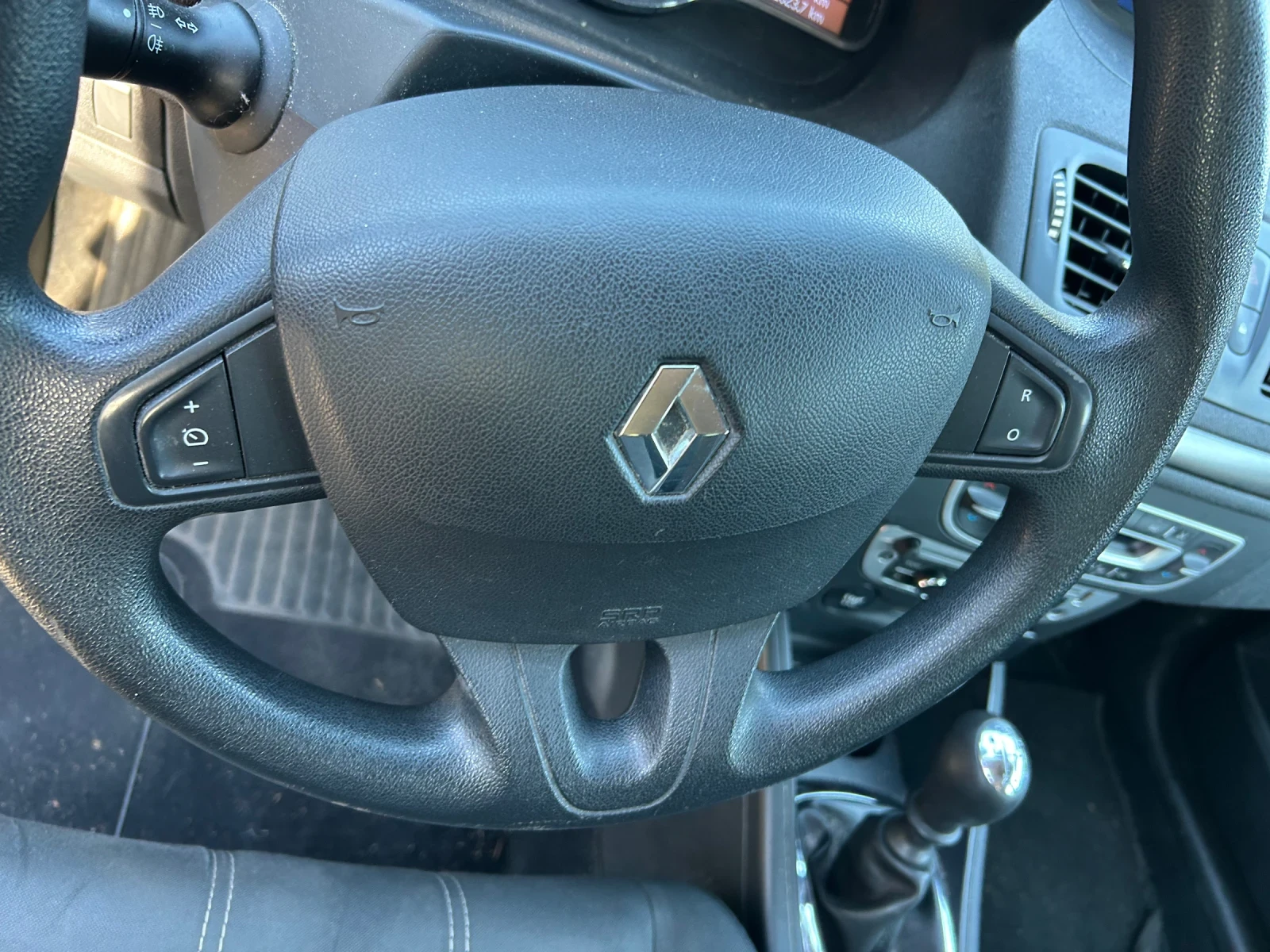 Renault Megane 1.5 dci, снимка 12 - Автомобили и джипове - 55989875