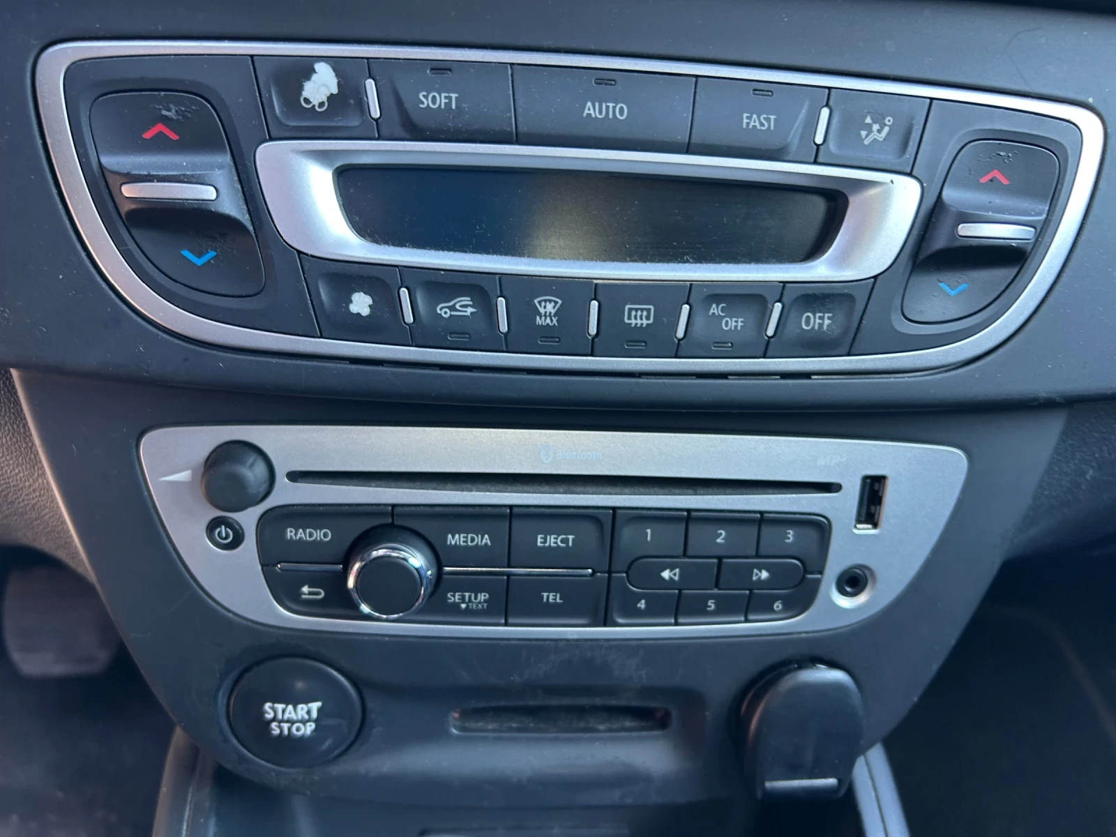 Renault Megane 1.5 dci, снимка 16 - Автомобили и джипове - 55989875