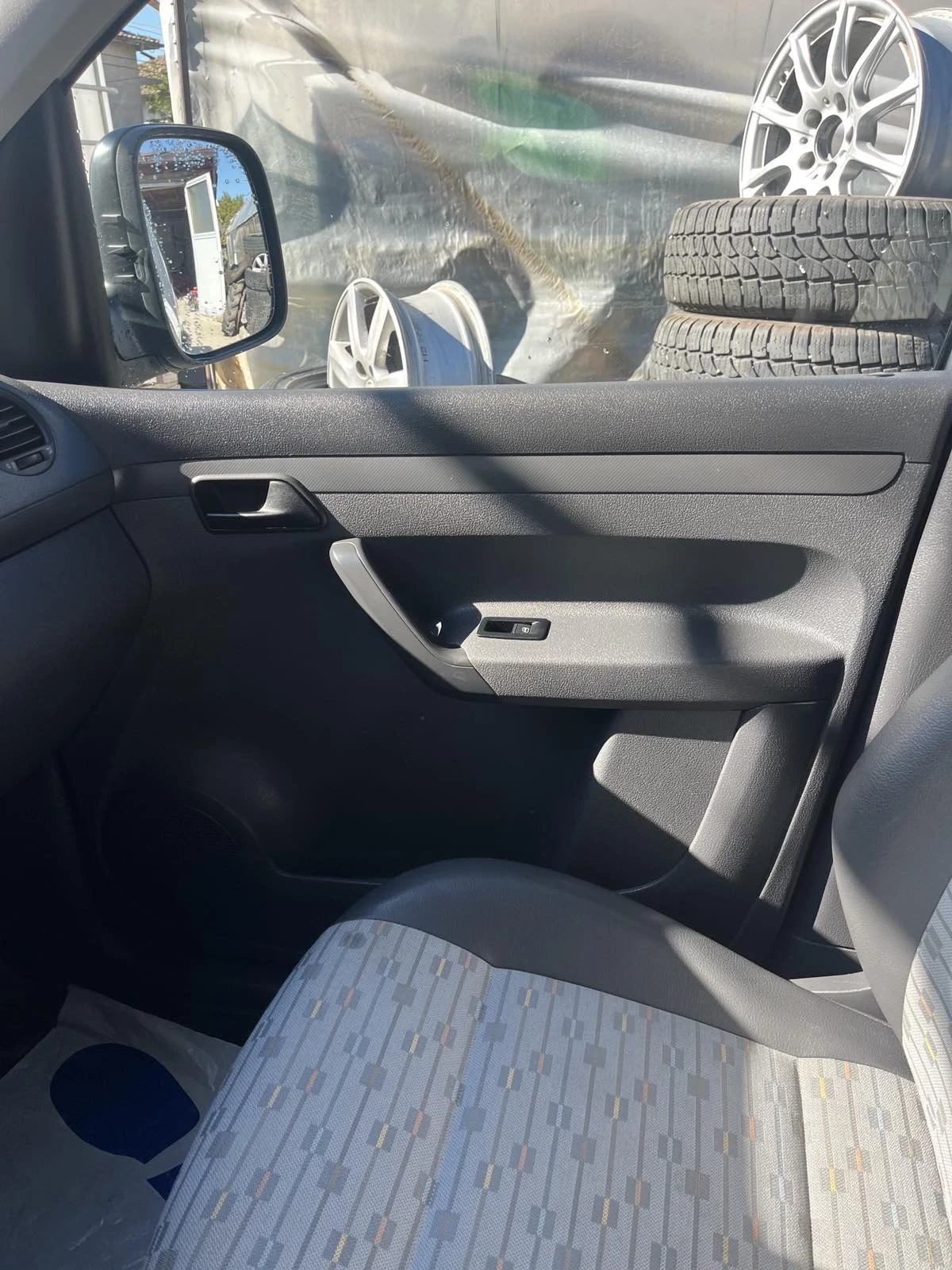 VW Caddy, снимка 11 - Автомобили и джипове - 56569287