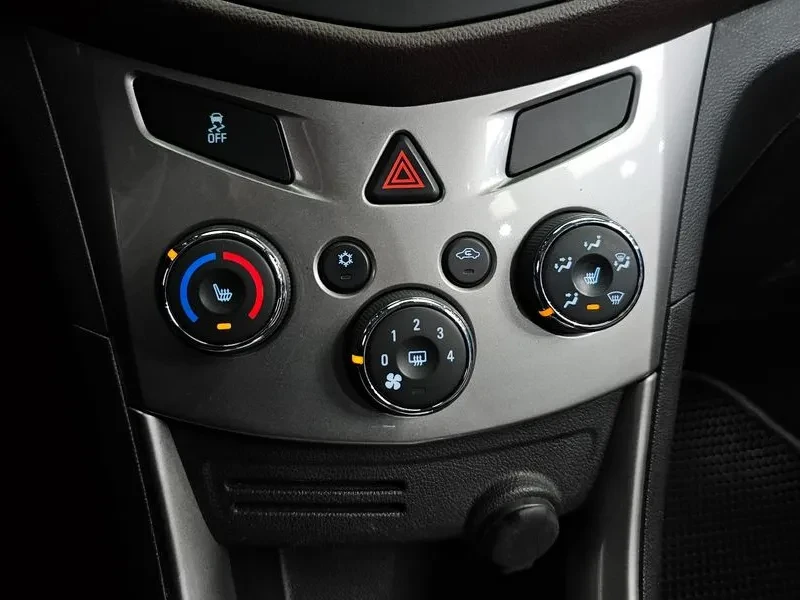 Chevrolet Trax 1.4, снимка 17 - Автомобили и джипове - 54330249