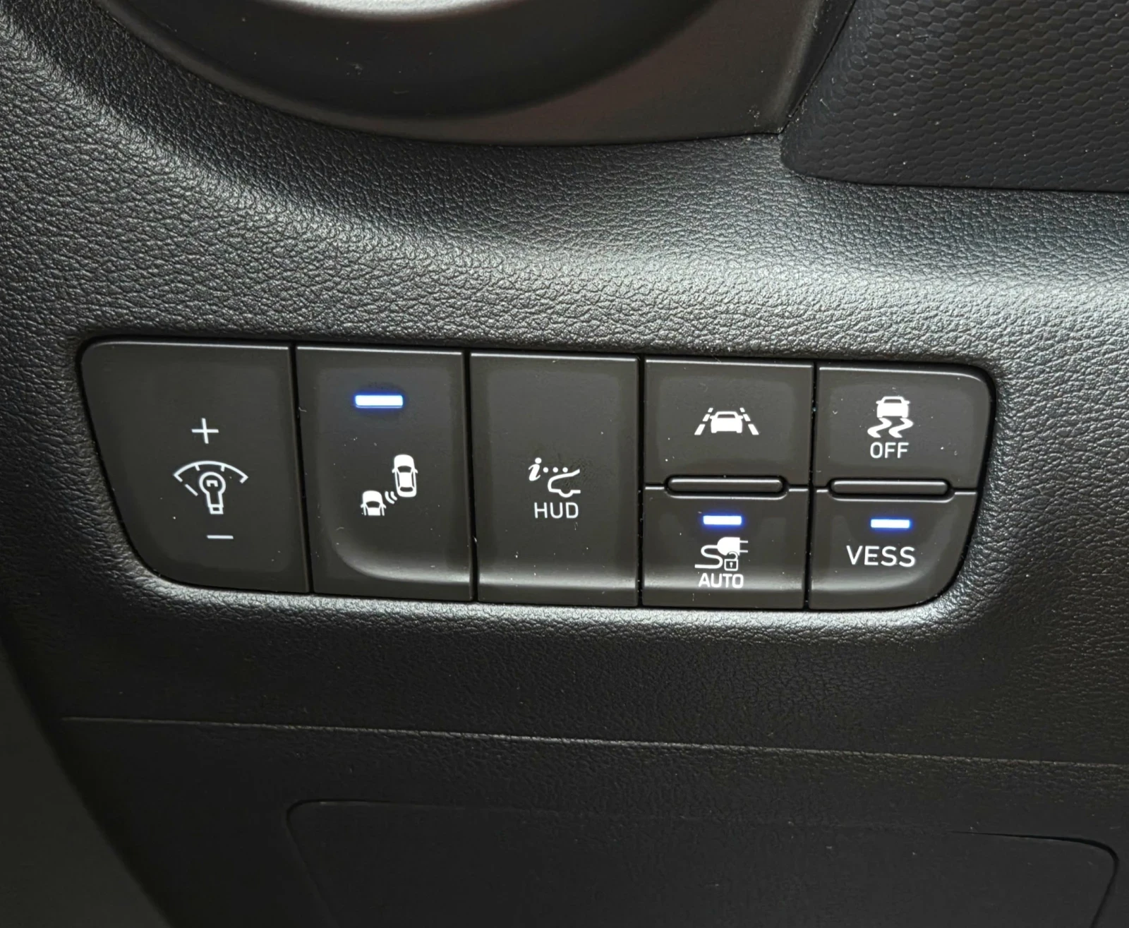 Hyundai Kona SOH100%, снимка 12 - Автомобили и джипове - 56309908