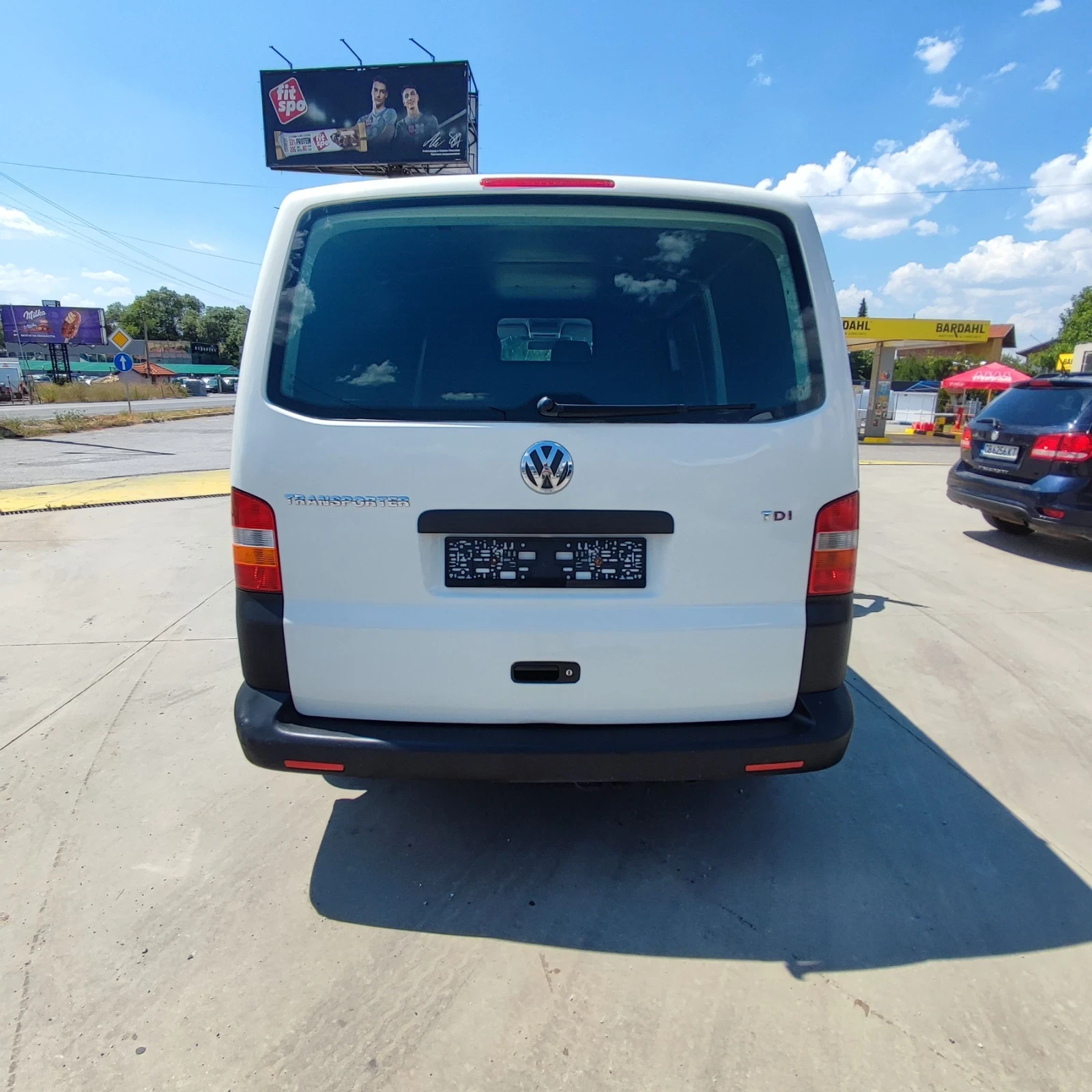 VW Caravelle 2 .5TDI* 131кс* КЛИМАТИК* , снимка 6 - Бусове и автобуси - 55587672