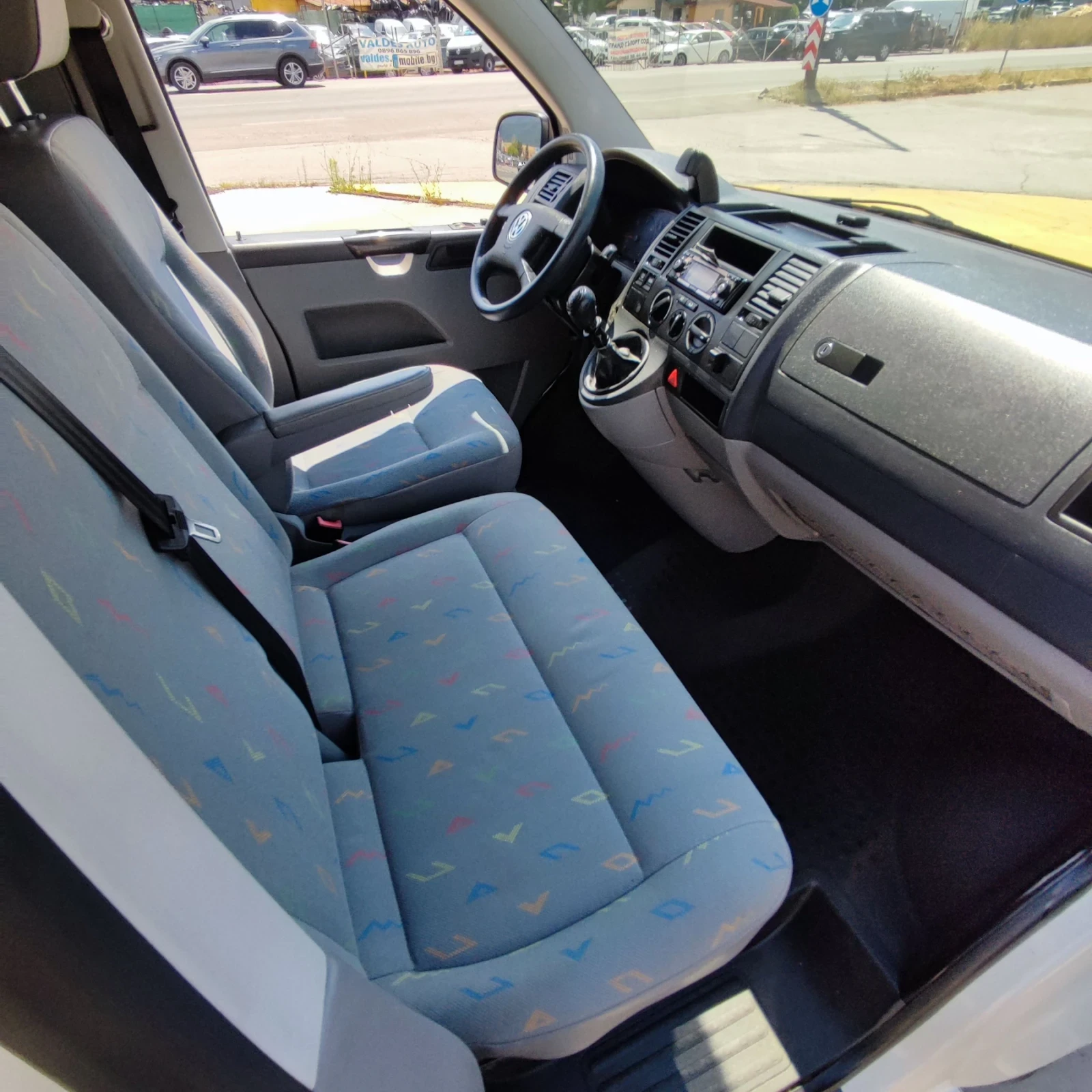 VW Caravelle 2 .5TDI* 131кс* КЛИМАТИК* , снимка 11 - Бусове и автобуси - 55587672