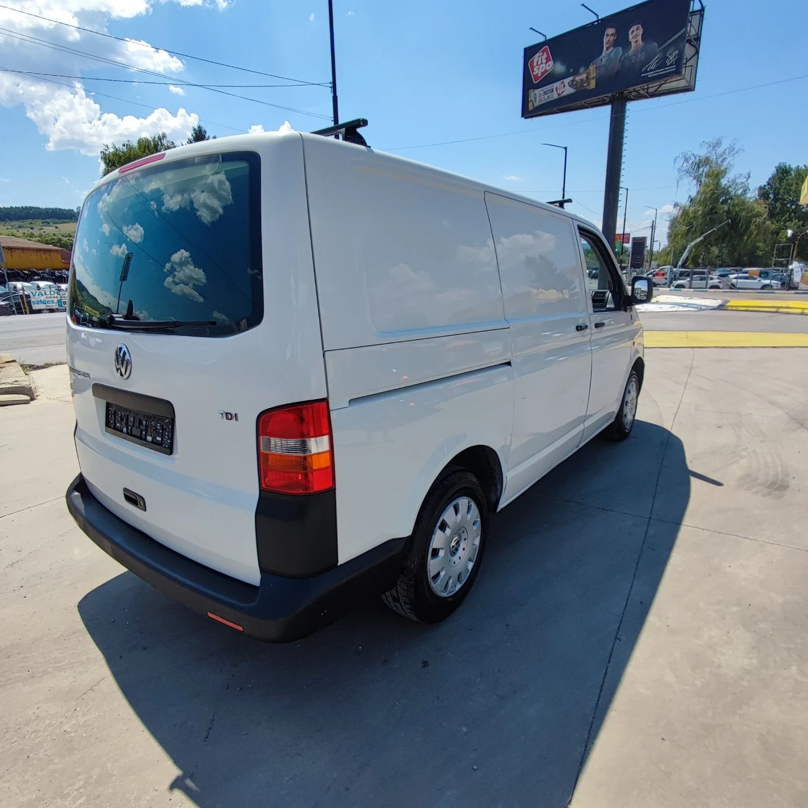 VW Caravelle 2 .5TDI* 131кс* КЛИМАТИК* , снимка 5 - Бусове и автобуси - 55587672