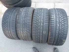 Гуми Зимни 225/40R18, снимка 1 - Гуми и джанти - 38517418