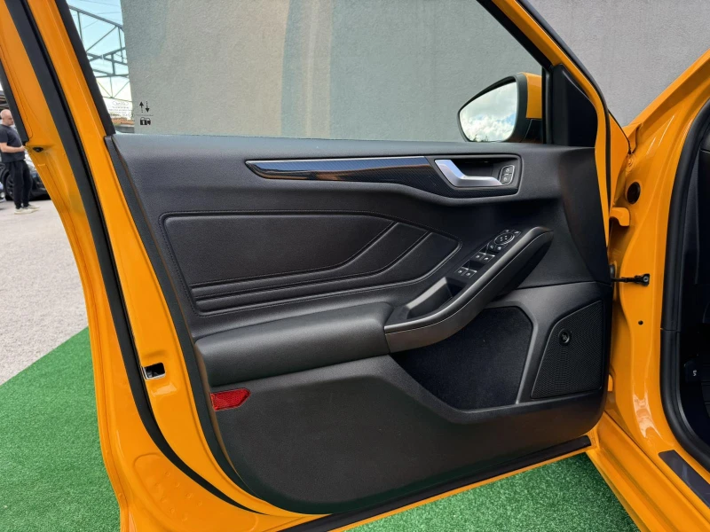 Ford Focus ST Hatchback 2.3i EcoBoost, снимка 9 - Автомобили и джипове - 47307228