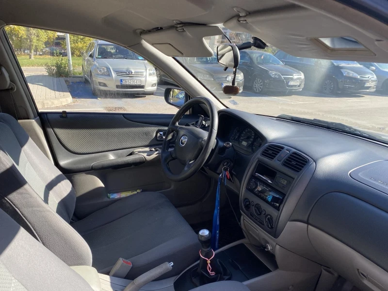 Mazda 323, снимка 9 - Автомобили и джипове - 52477301