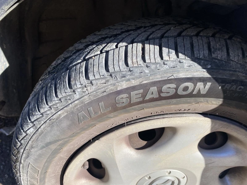 Mazda 323, снимка 11 - Автомобили и джипове - 52477301