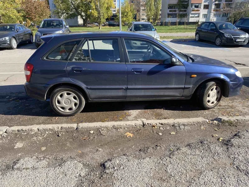 Mazda 323, снимка 4 - Автомобили и джипове - 52477301