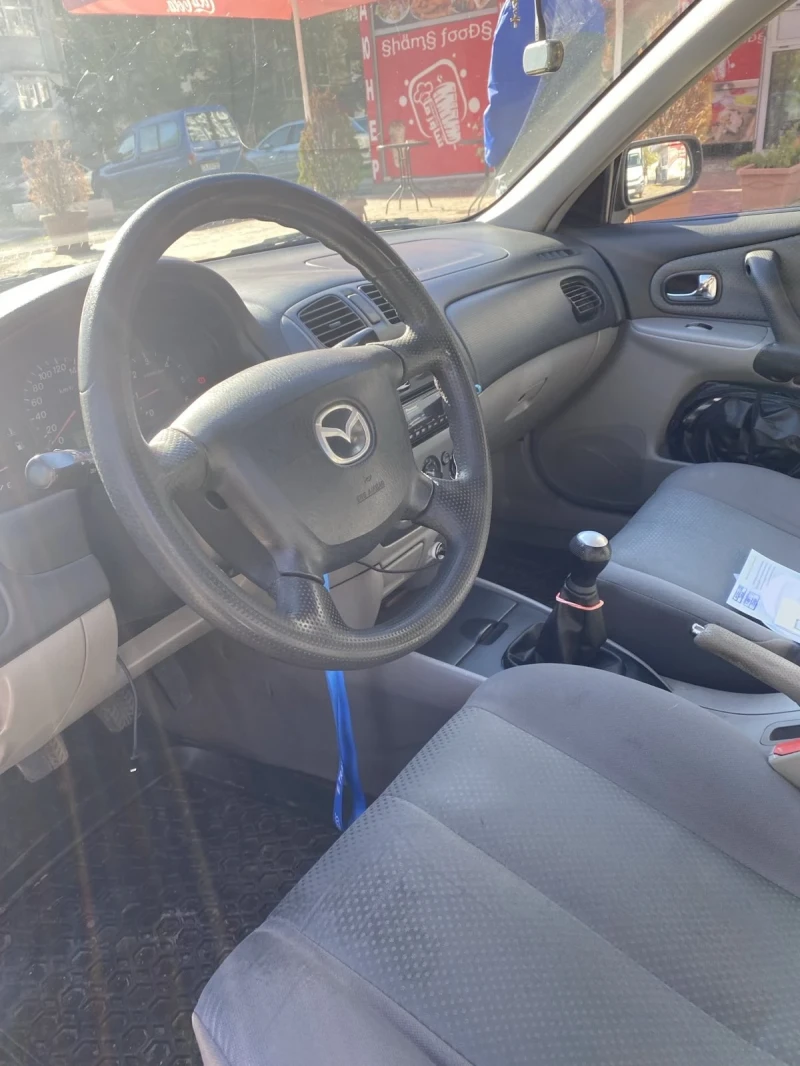 Mazda 323, снимка 13 - Автомобили и джипове - 52477301