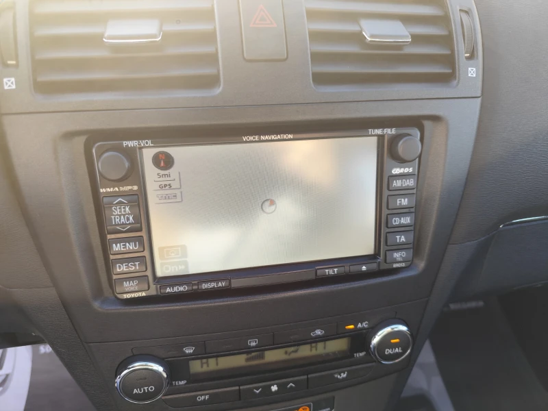 Toyota Avensis 2.0i* АВТОМАТИК* NAVI* LED* , снимка 9 - Автомобили и джипове - 52494104