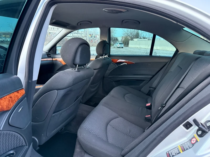 Mercedes-Benz E 220, снимка 13 - Автомобили и джипове - 53541454