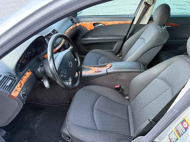 Mercedes-Benz E 220, снимка 12 - Автомобили и джипове - 53541454