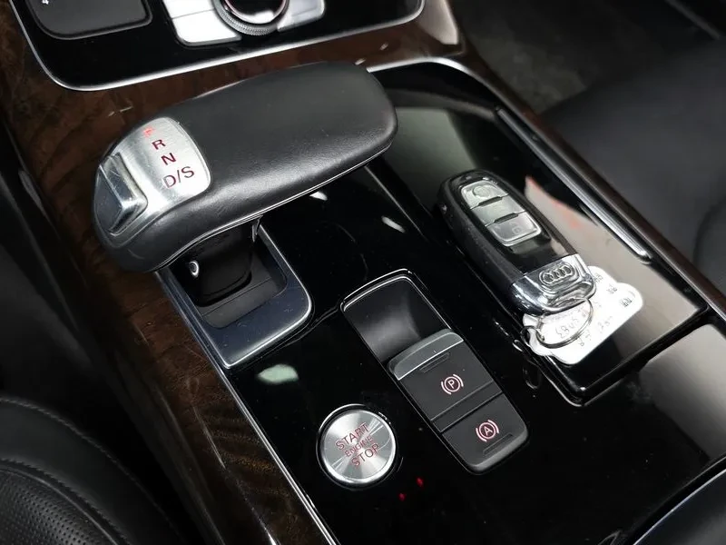 Audi A8 4.2 TDI QUATTRO, снимка 9 - Автомобили и джипове - 55096366