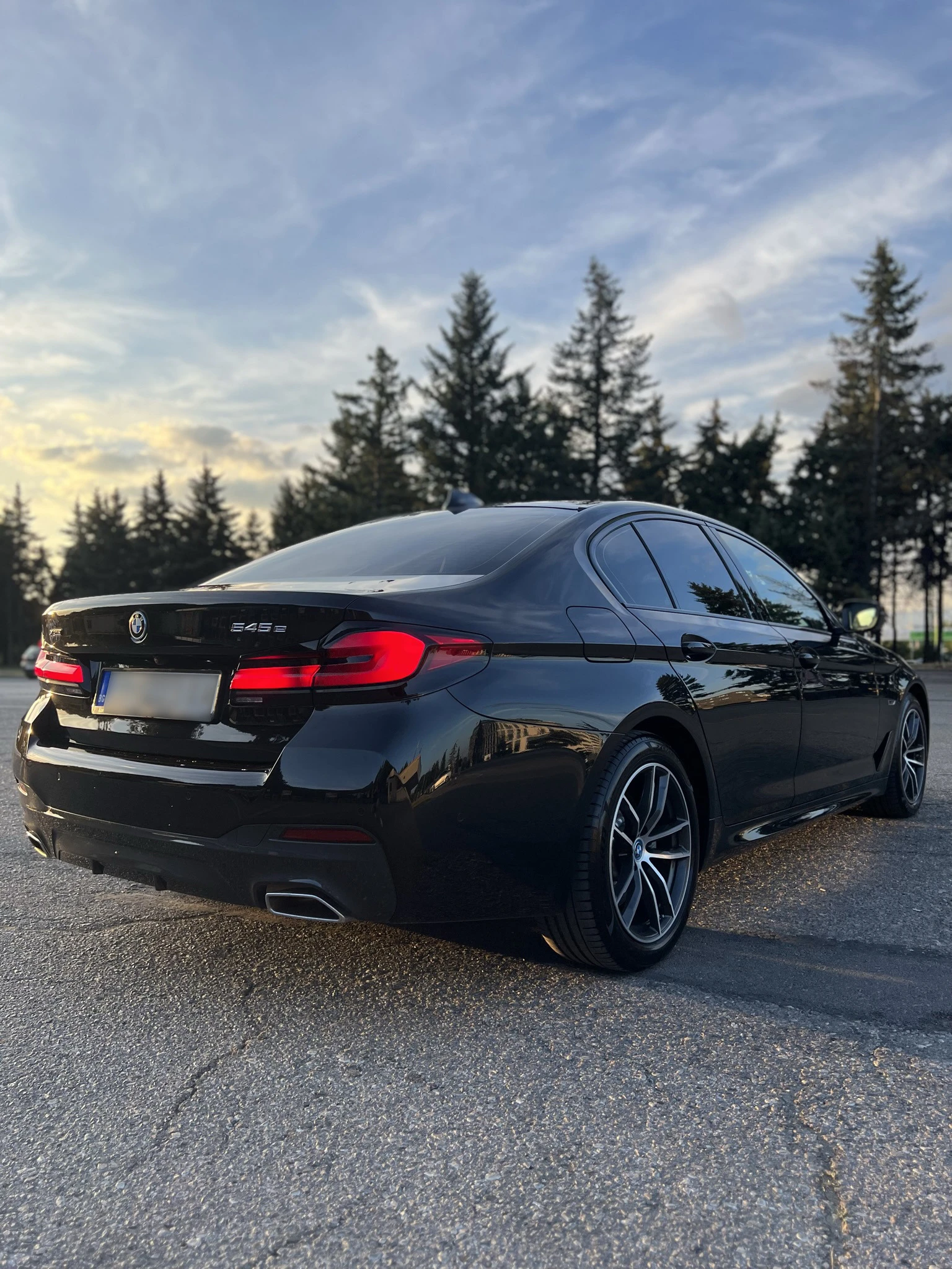 BMW 545 e xDrive M-Sport - изображение 4