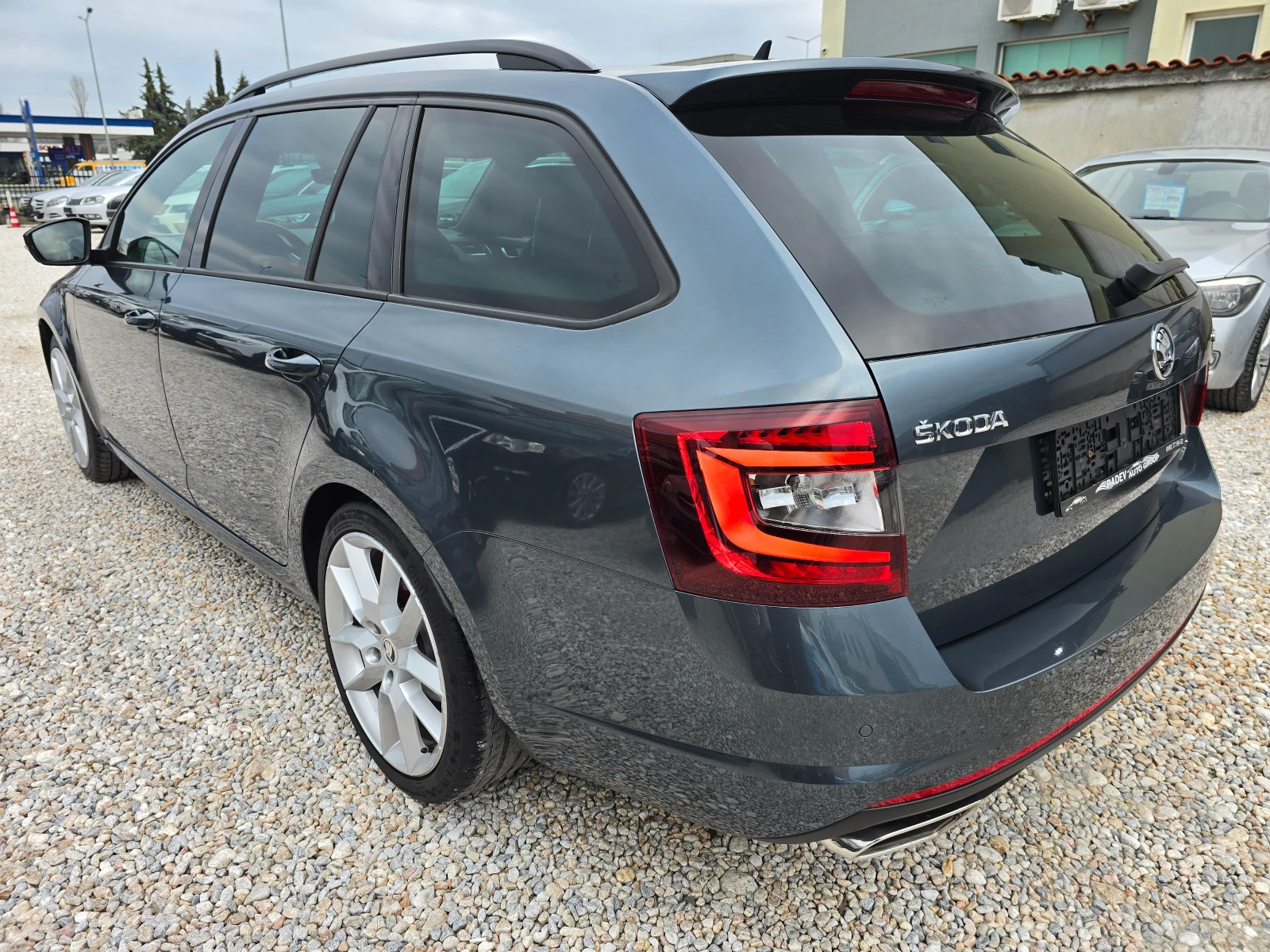 Skoda Octavia VRS 2.0TDI/LED/NAVI/ALKANTARA/ - изображение 2