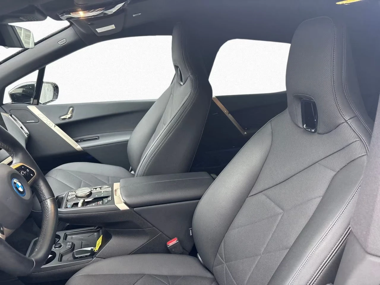 BMW iX xDrive40/326HP/MEMO/360/AHK/H&K/LED/NAVI/231q | Mobile.bg � ����������� 5