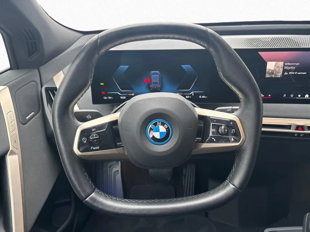 BMW iX xDrive40/326HP/MEMO/360/AHK/H&K/LED/NAVI/231q | Mobile.bg � ����������� 7
