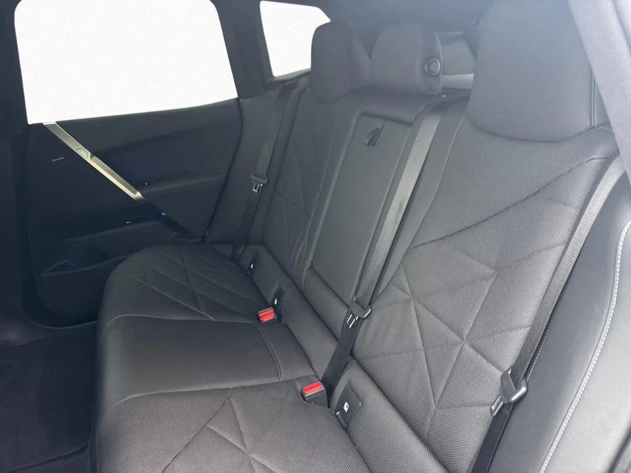 BMW iX xDrive40/326HP/MEMO/360/AHK/H&K/LED/NAVI/231q | Mobile.bg � ����������� 11