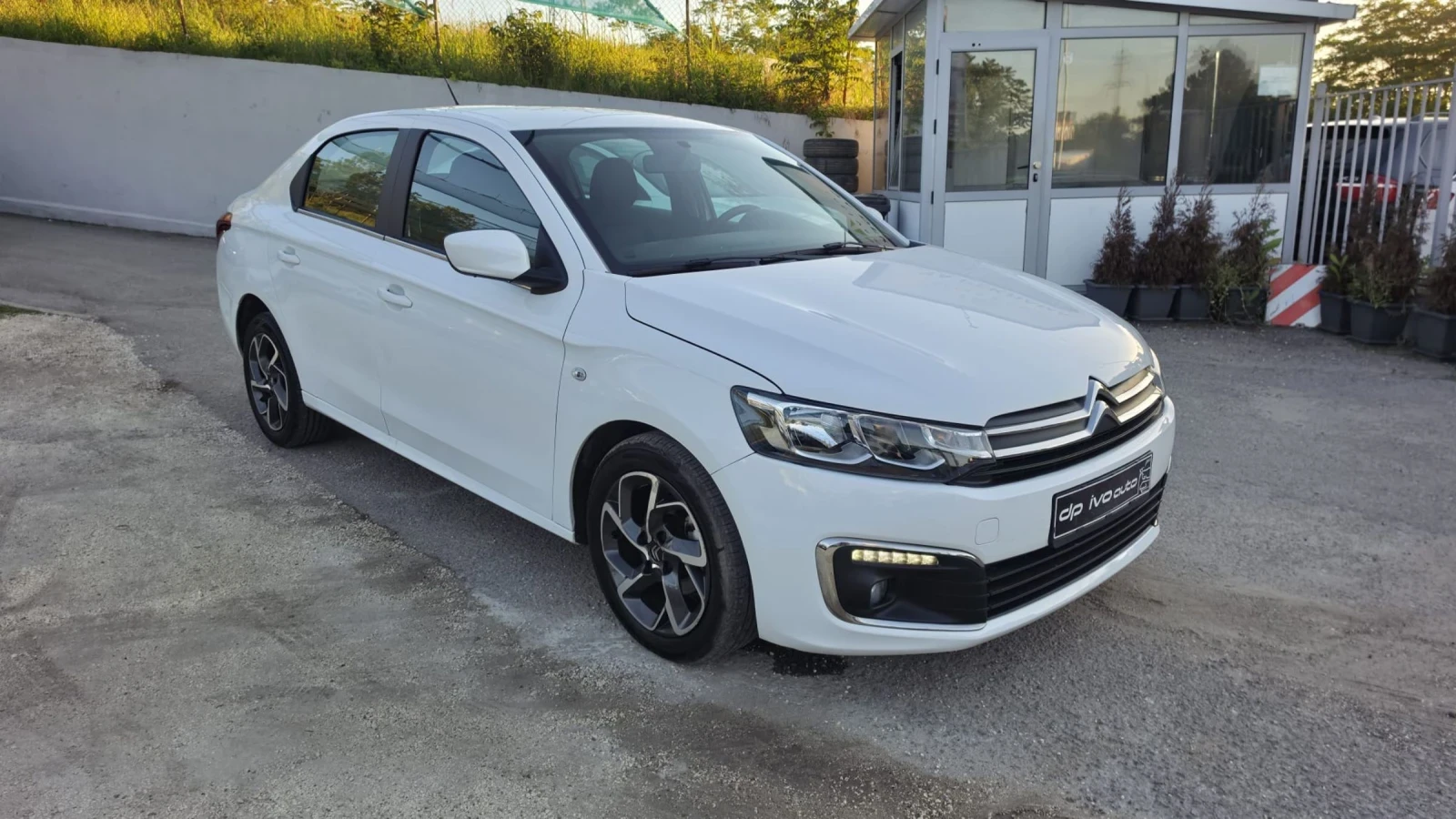 Citroen C-Elysee 1.5 BlueHDI* ОТЛИЧЕН* НАВИ* ТОП ЦЕНА, снимка 6 - Автомобили и джипове - 54705272