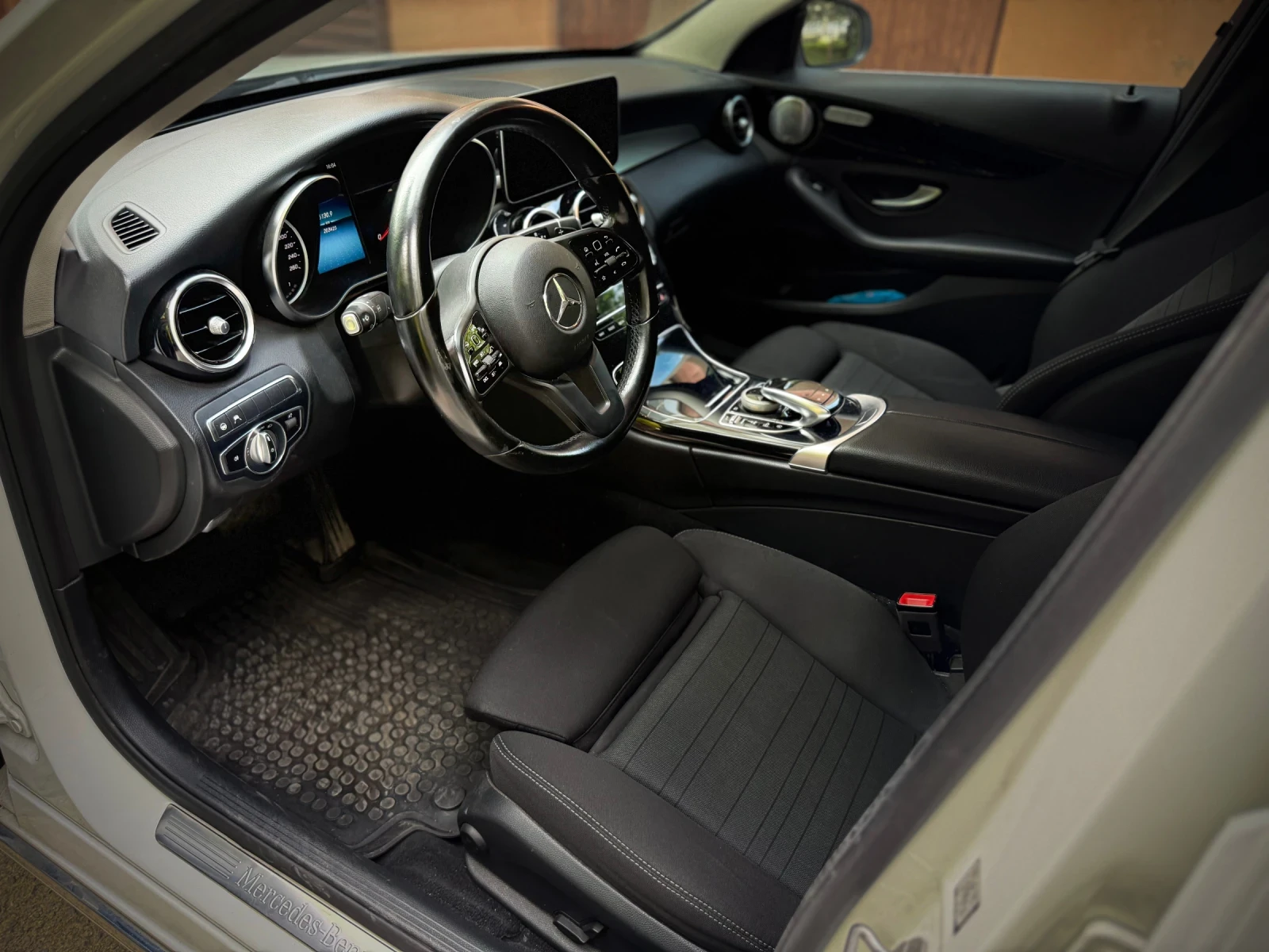 Mercedes-Benz C 220 FACELIFT/9-G/DISTRONIC/BURMESTER, снимка 10 - Автомобили и джипове - 54947260