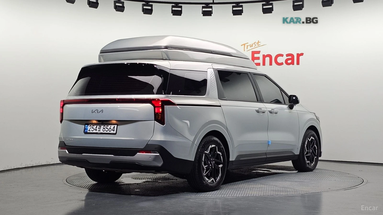 Kia Carnival Prestige* ПОДГРЕВ* ОБДУХВАНЕ* ДИСТРОНИК* КАМЕРА* , снимка 3 - Автомобили и джипове - 55393720