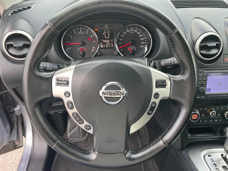 Nissan Qashqai 2.0i Automatic Full Options, снимка 8 - Автомобили и джипове - 48995172