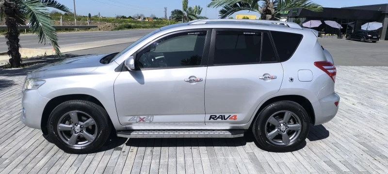 Toyota Rav4 Джип , снимка 5 - Автомобили и джипове - 52368626